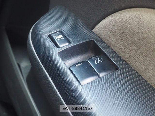 Nissan NV350 Caravan 2013-09 7021161-9