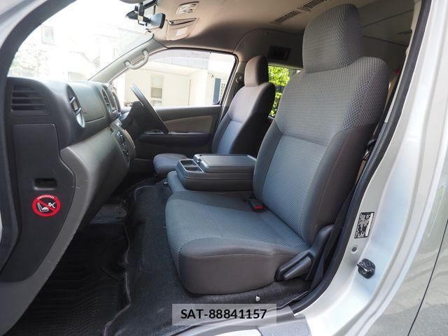 Nissan NV350 Caravan 2013-09 7021161-10