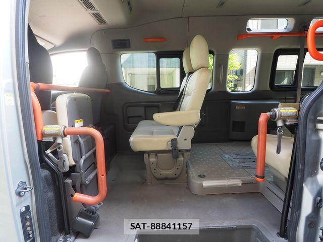 Nissan NV350 Caravan 2013-09 7021161-11