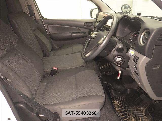 Nissan NV350 Caravan 2020 7009996-2