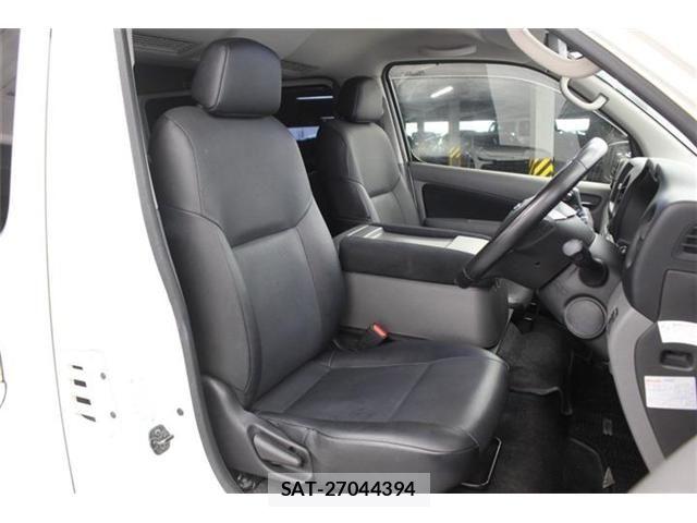 Nissan NV350 Caravan 2019-03 7021152-27