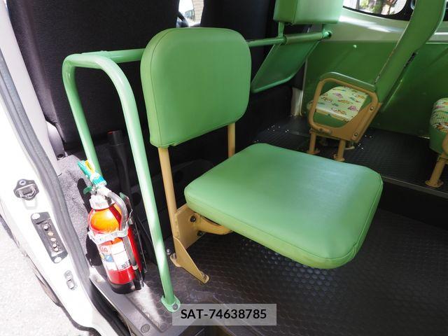 Nissan NV350 Caravan 2018-12 7060074-18