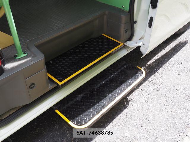 Nissan NV350 Caravan 2018-12 7060074-25