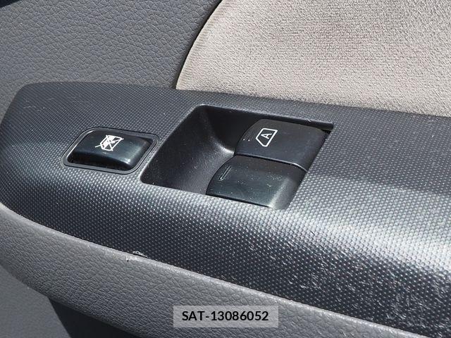 Nissan NV350 Caravan 2014-03 7060077-9
