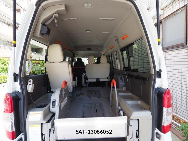 Nissan NV350 Caravan 2014-03 7060077-12