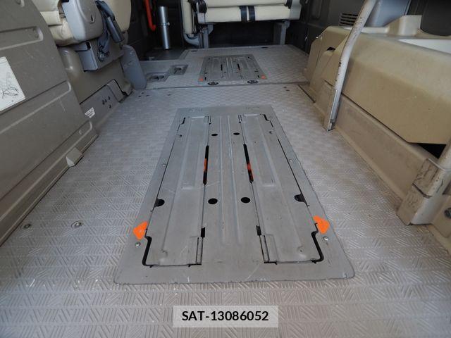 Nissan NV350 Caravan 2014-03 7060077-13