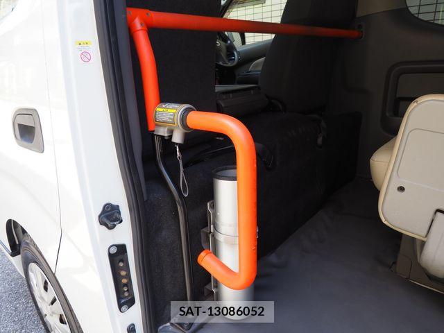 Nissan NV350 Caravan 2014-03 7060077-14