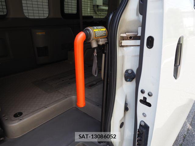 Nissan NV350 Caravan 2014-03 7060077-15