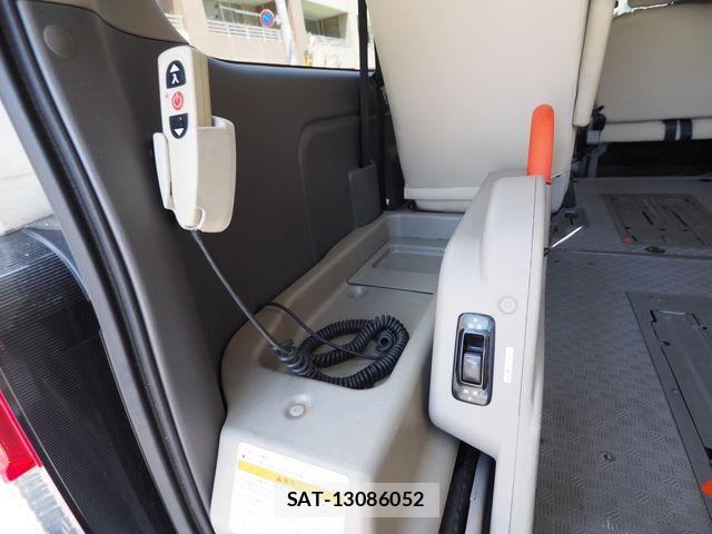 Nissan NV350 Caravan 2014-03 7060077-16