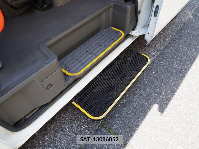 Nissan NV350 Caravan 2014-03 7060077-17