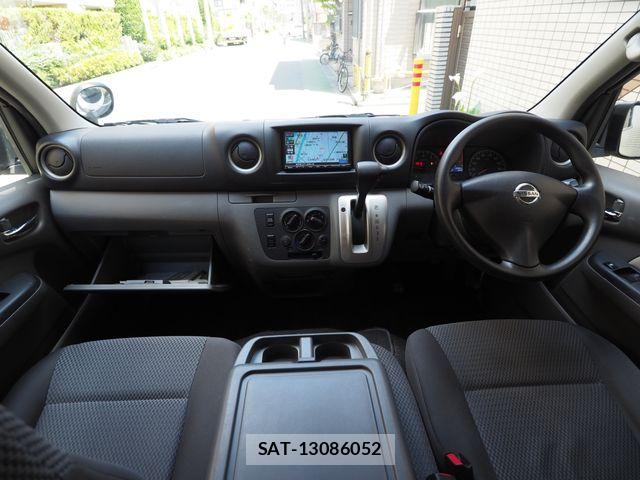 Nissan NV350 Caravan 2014-03 7060077-1