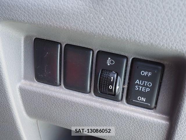 Nissan NV350 Caravan 2014-03 7060077-8