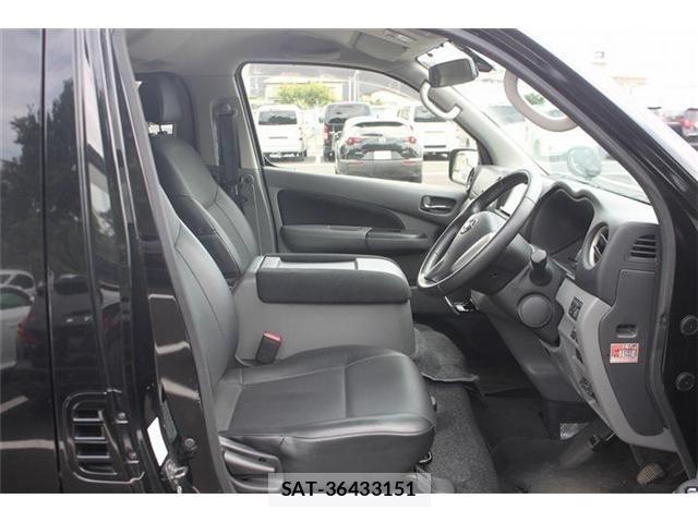 Nissan NV350 Caravan 2016-09 7060080-29