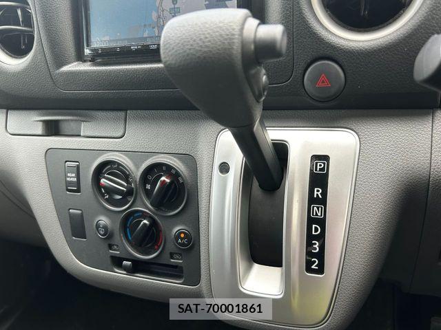 Nissan NV350 Caravan 2021-03 7021150-11