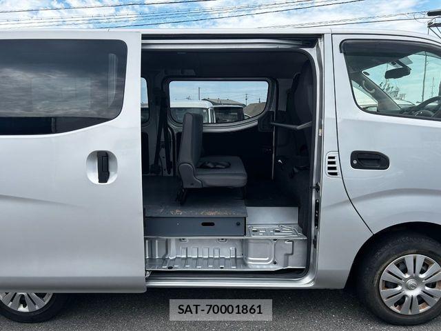 Nissan NV350 Caravan 2021-03 7021150-13