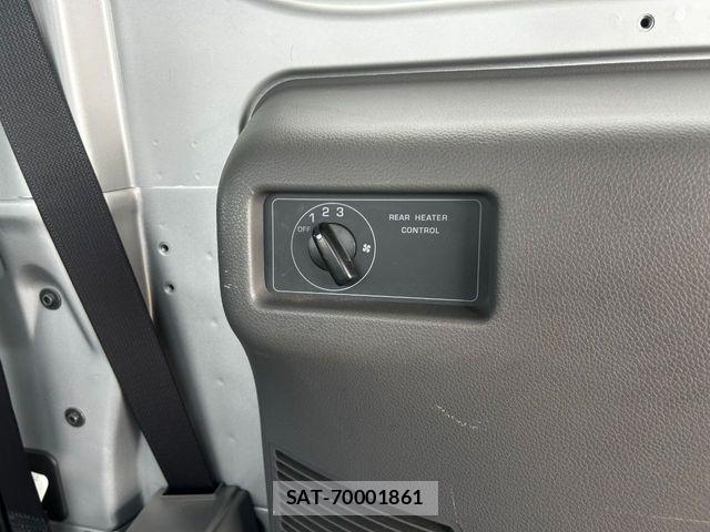 Nissan NV350 Caravan 2021-03 7021150-16