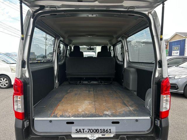 Nissan NV350 Caravan 2021-03 7021150-3