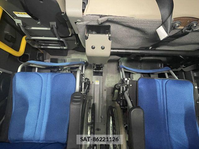 Nissan NV350 Caravan 2019-01 7223178-9
