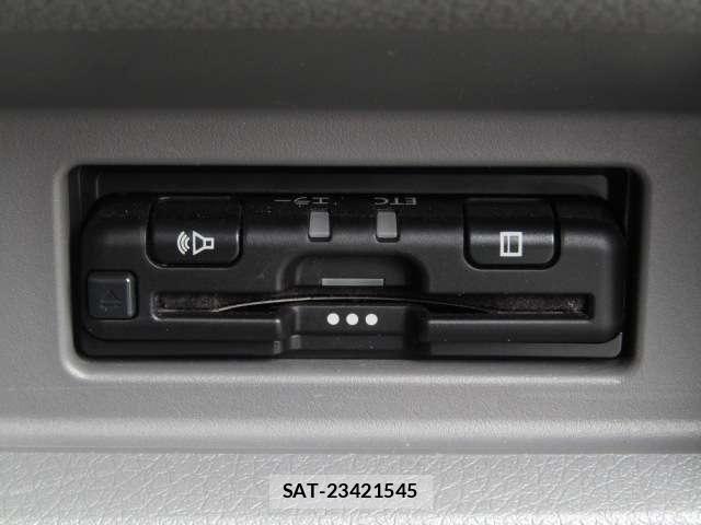 Nissan NV350 Caravan 2020-03 7223176-7