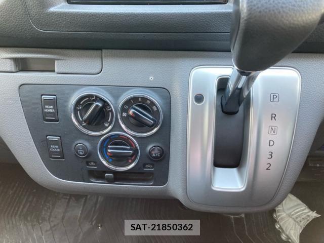 Nissan NV350 Caravan 2014-02 7223163-16