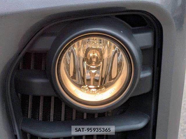 Nissan NV350 Caravan 2018-06 7223173-11