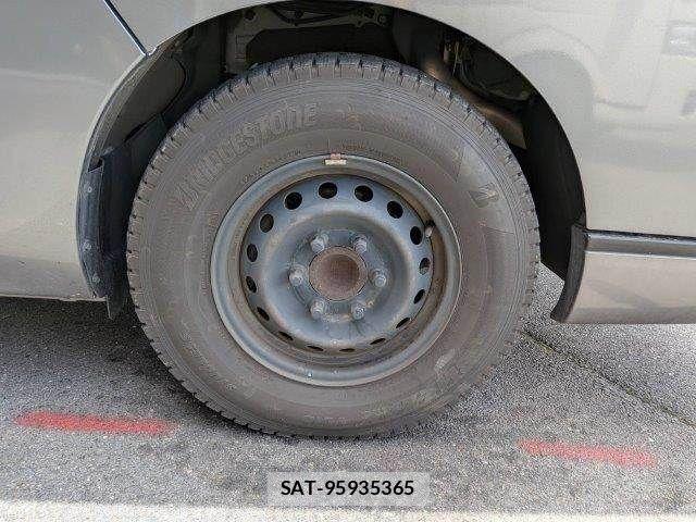 Nissan NV350 Caravan 2018-06 7223173-12