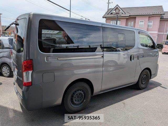 Nissan NV350 Caravan 2018-06 7223173-16