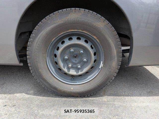 Nissan NV350 Caravan 2018-06 7223173-27