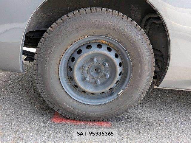 Nissan NV350 Caravan 2018-06 7223173-28