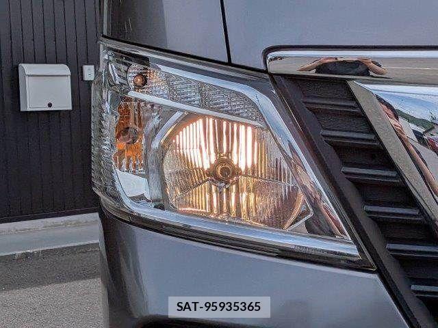 Nissan NV350 Caravan 2018-06 7223173-29