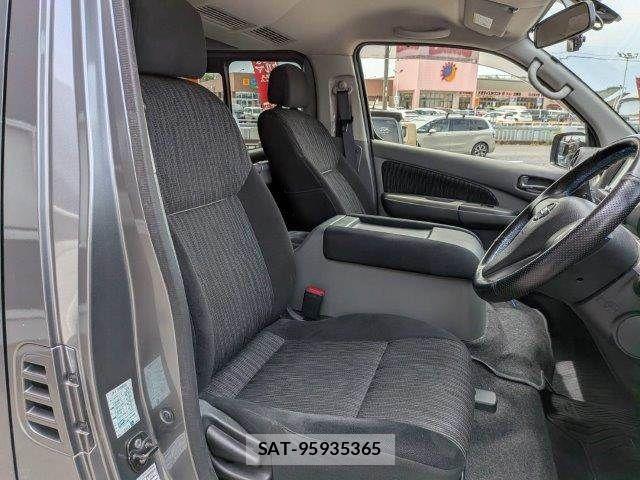 Nissan NV350 Caravan 2018-06 7223173-6