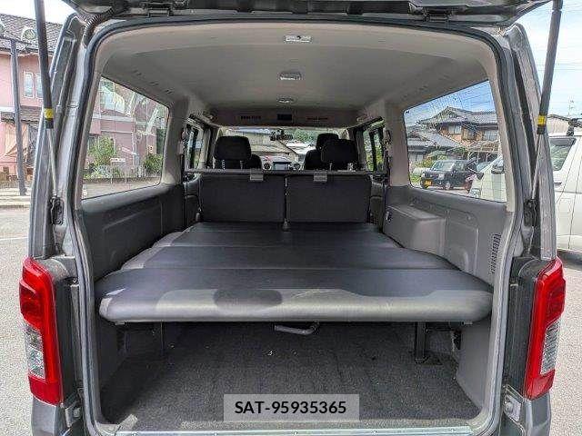 Nissan NV350 Caravan 2018-06 7223173-8