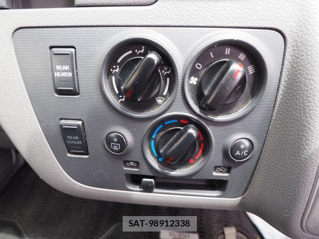 Nissan NV350 Caravan 2016-02 7216559-9