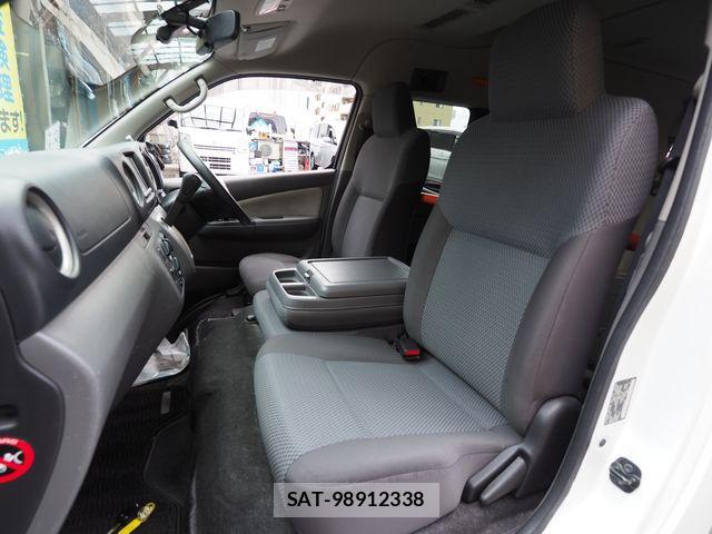 Nissan NV350 Caravan 2016-02 7216559-11