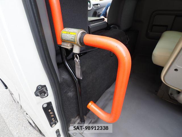 Nissan NV350 Caravan 2016-02 7216559-12