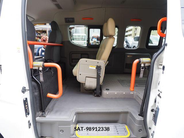 Nissan NV350 Caravan 2016-02 7216559-13