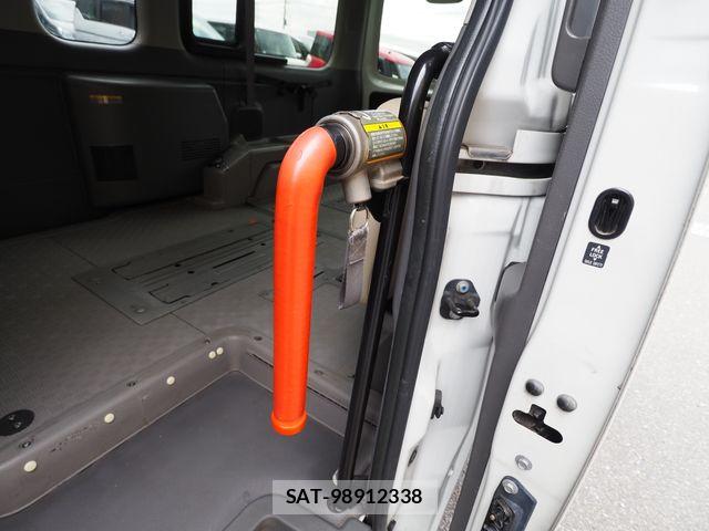 Nissan NV350 Caravan 2016-02 7216559-14