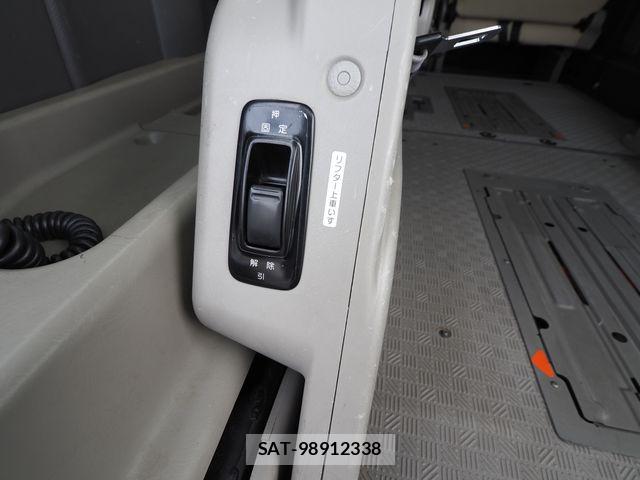 Nissan NV350 Caravan 2016-02 7216559-19