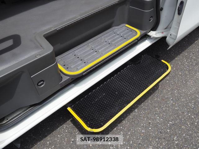 Nissan NV350 Caravan 2016-02 7216559-20