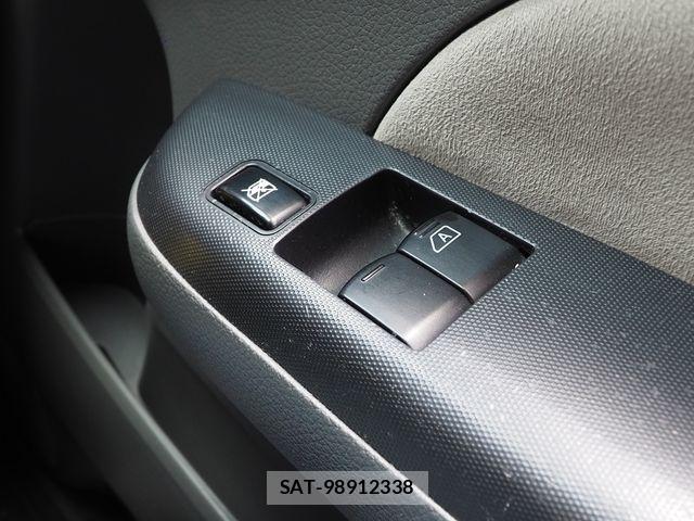 Nissan NV350 Caravan 2016-02 7216559-6