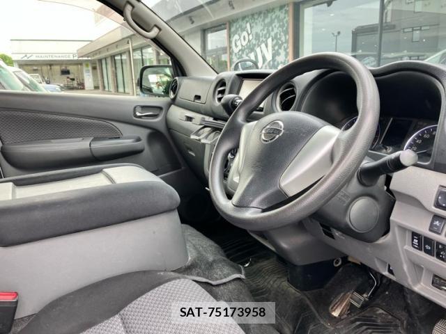 Nissan NV350 Caravan 2017-05 7223169-8