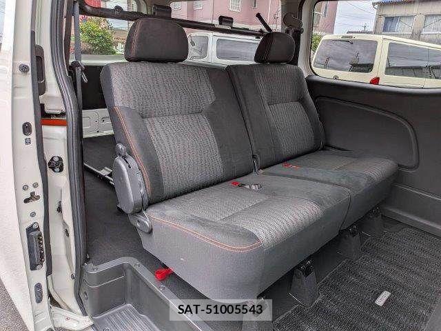 Nissan NV350 Caravan 2021-03 7223182-9