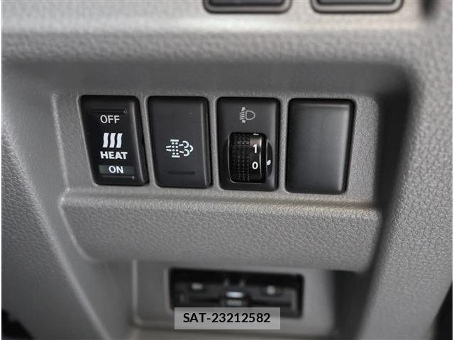 Nissan NV350 Caravan 2020-04 7223177-11