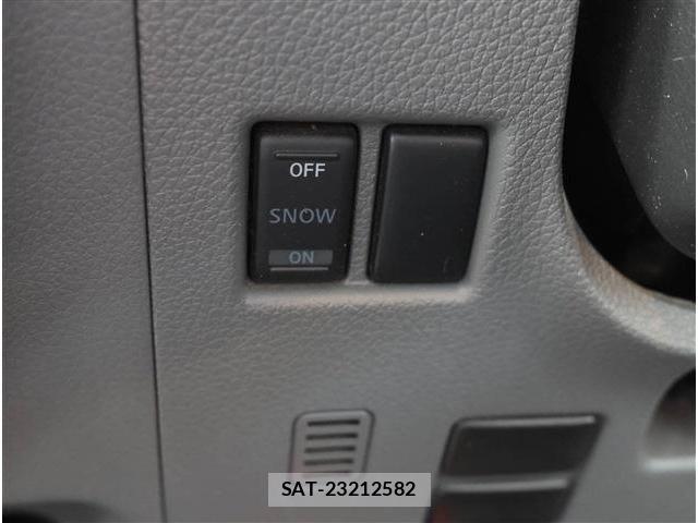 Nissan NV350 Caravan 2020-04 7223177-12