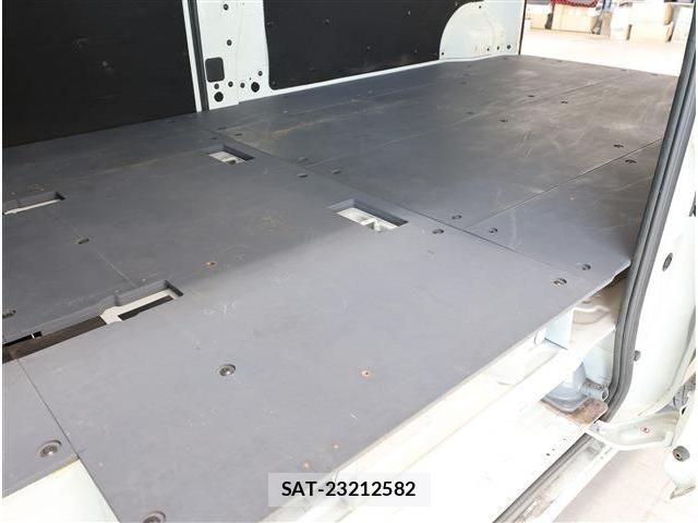 Nissan NV350 Caravan 2020-04 7223177-17