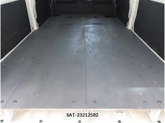 Nissan NV350 Caravan 2020-04 7223177-18