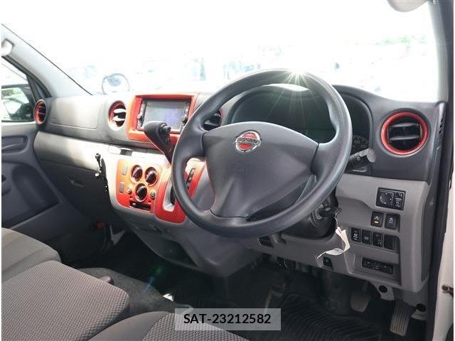 Nissan NV350 Caravan 2020-04 7223177-1