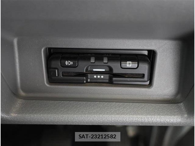 Nissan NV350 Caravan 2020-04 7223177-4