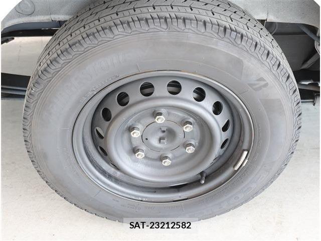 Nissan NV350 Caravan 2020-04 7223177-8