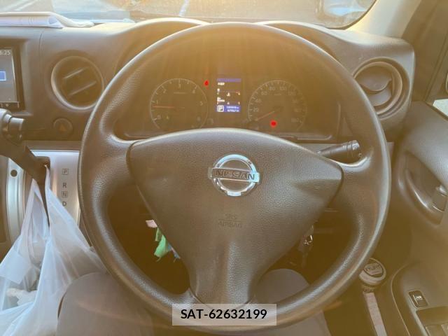 Nissan NV350 Caravan 2014-03 7223165-13